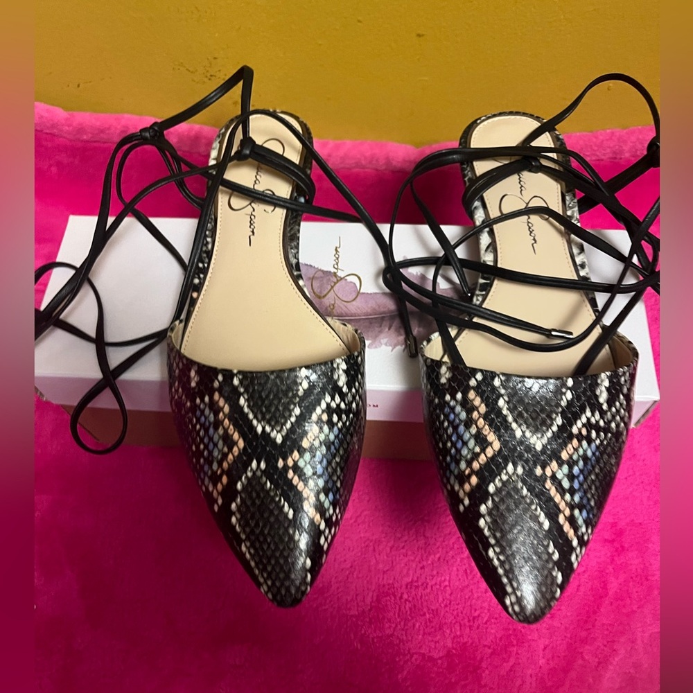 NWT Jessica Simpson Cicely Flat
Pointed toe Sandals Animal
Print Multycolored